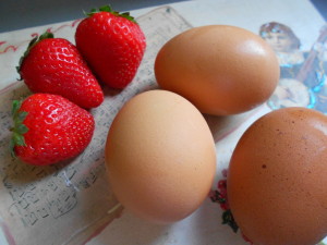 Eggs and Strawberries for Sbrisolona